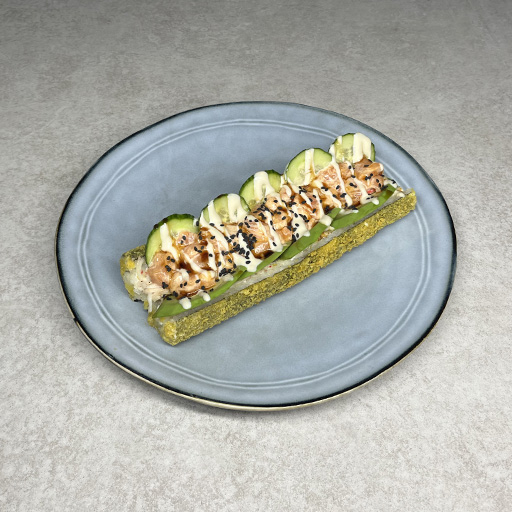 Хот-дог с крабом и лососем